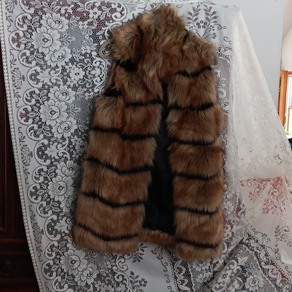 Fabulous Furs Faux Vest - Picture 1 of 3